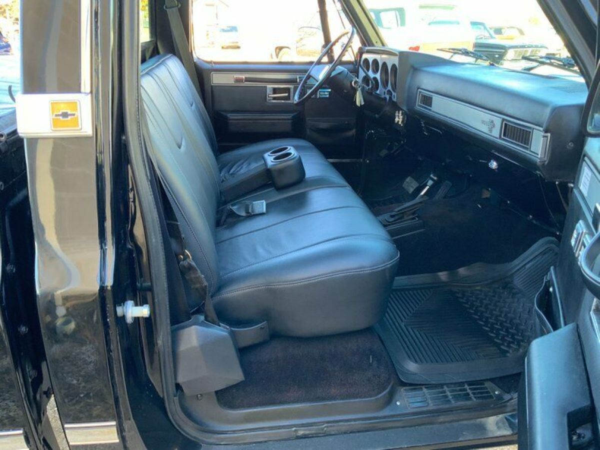 1985 Chevrolet Other Pickups Restored K10 1/2 ton Fleetside 4 x 4 p/u 5.7 700-R - photo 10