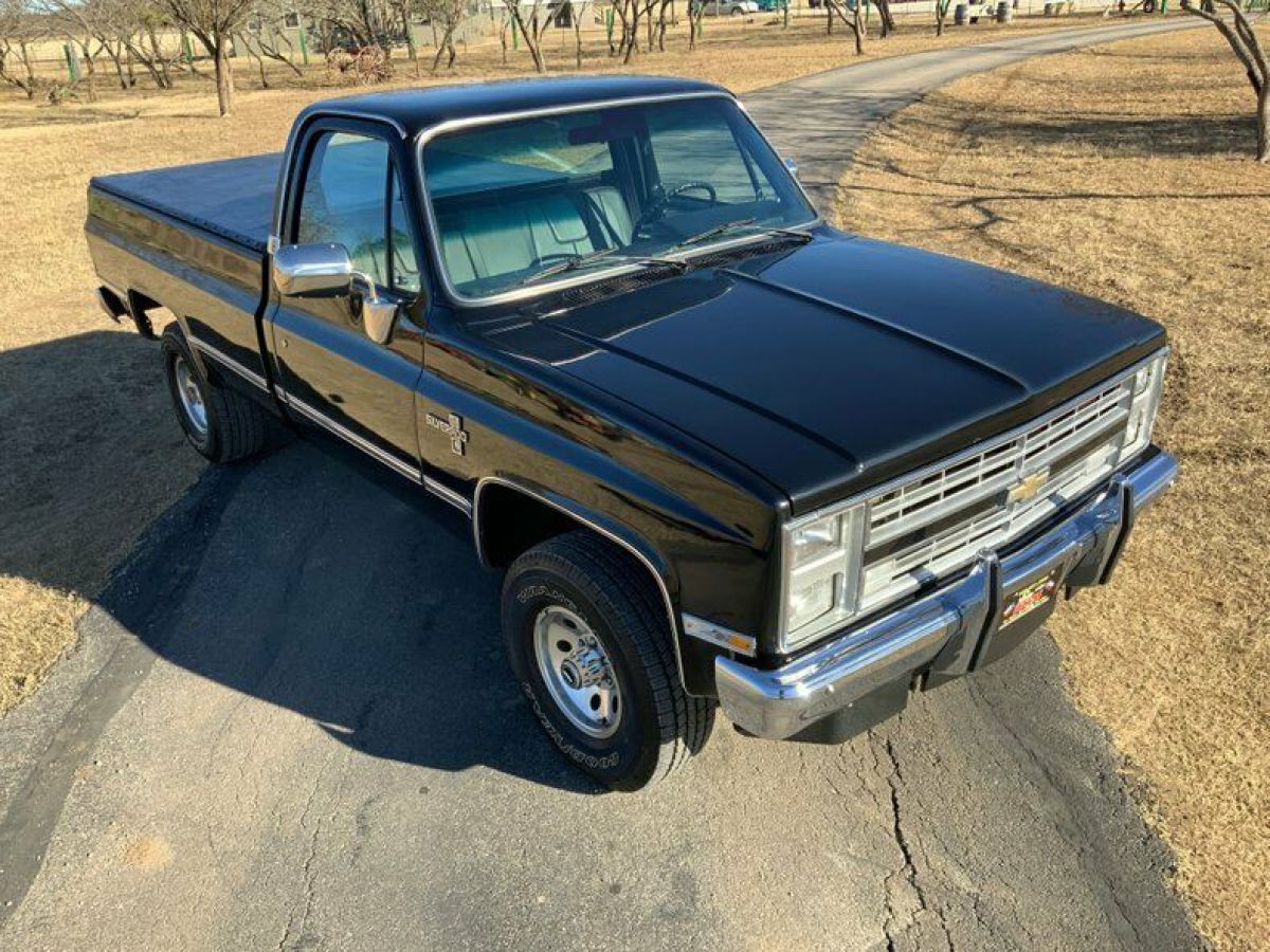 1985 Chevrolet Other Pickups Restored K10 1/2 ton Fleetside 4 x 4 p/u 5.7 700-R - photo 11
