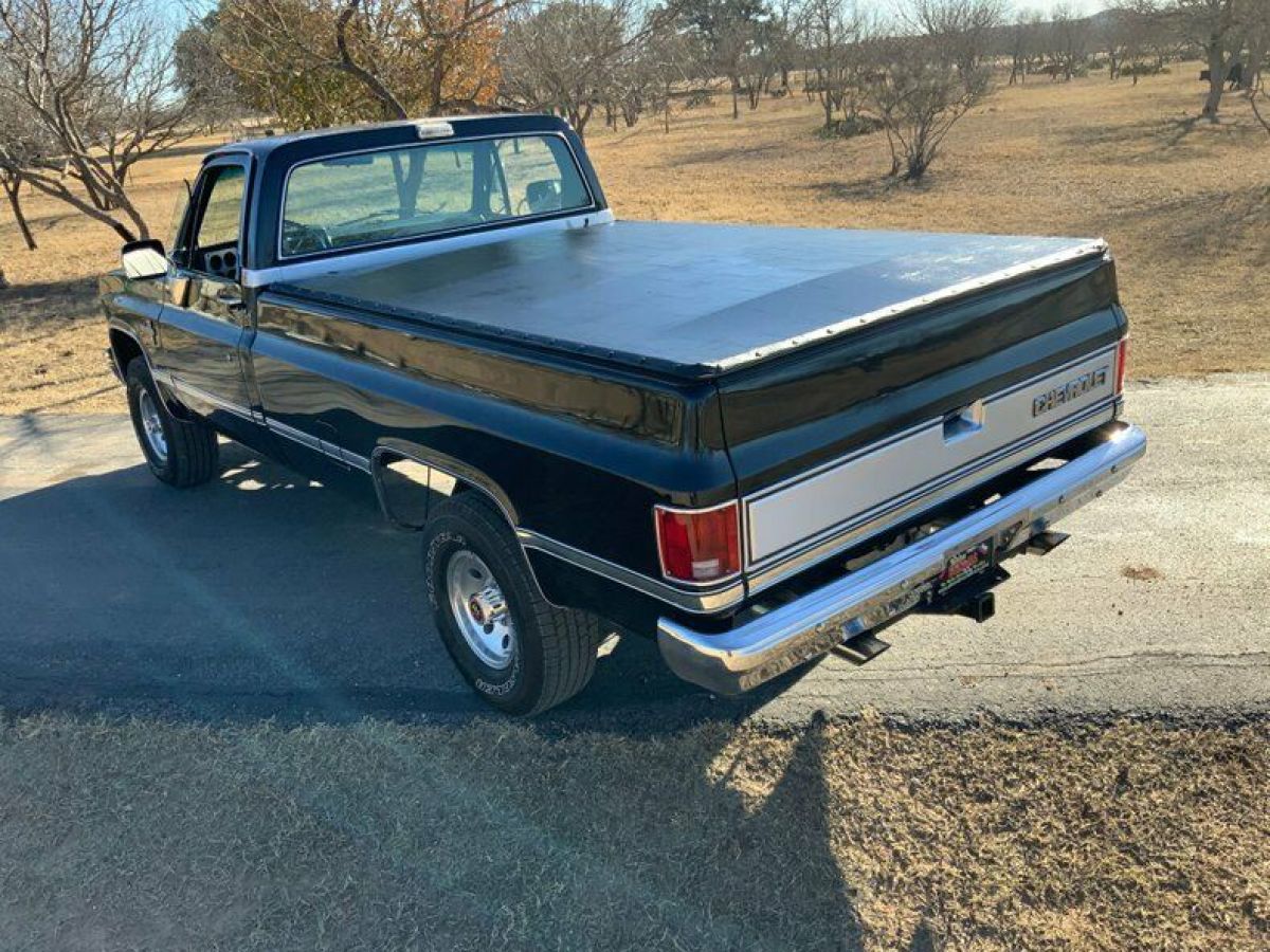 1985 Chevrolet Other Pickups Restored K10 1/2 ton Fleetside 4 x 4 p/u 5.7 700-R - photo 4
