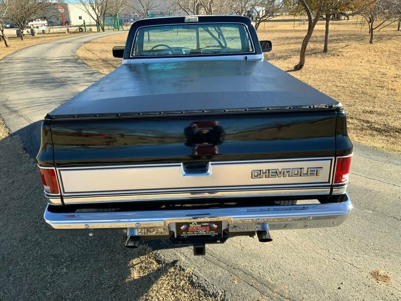 1985 Chevrolet Other Pickups Restored K10 1/2 ton Fleetside 4 x 4 p/u 5.7 700-R - photo 5
