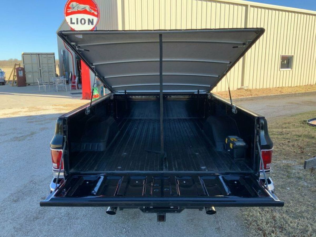 1985 Chevrolet Other Pickups Restored K10 1/2 ton Fleetside 4 x 4 p/u 5.7 700-R - photo 6
