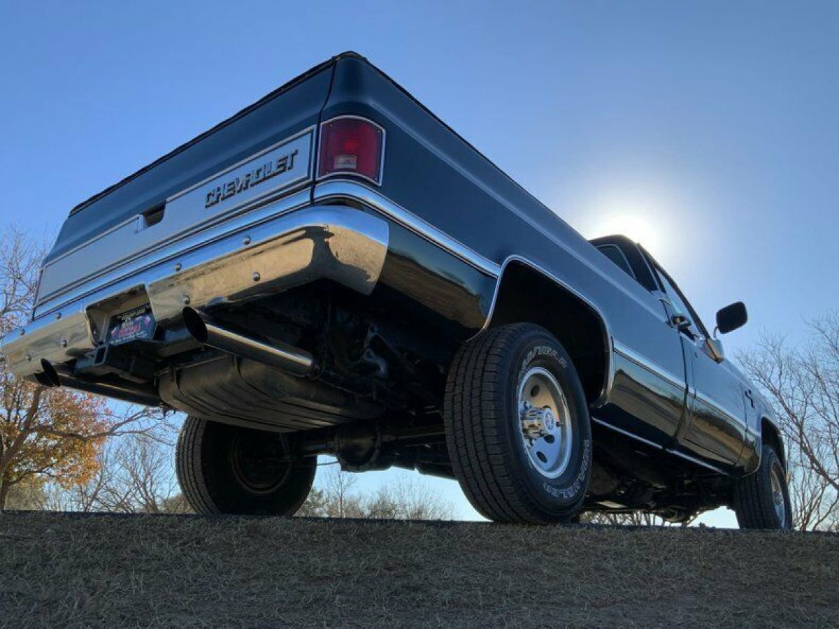1985 Chevrolet Other Pickups Restored K10 1/2 ton Fleetside 4 x 4 p/u 5.7 700-R - photo 8