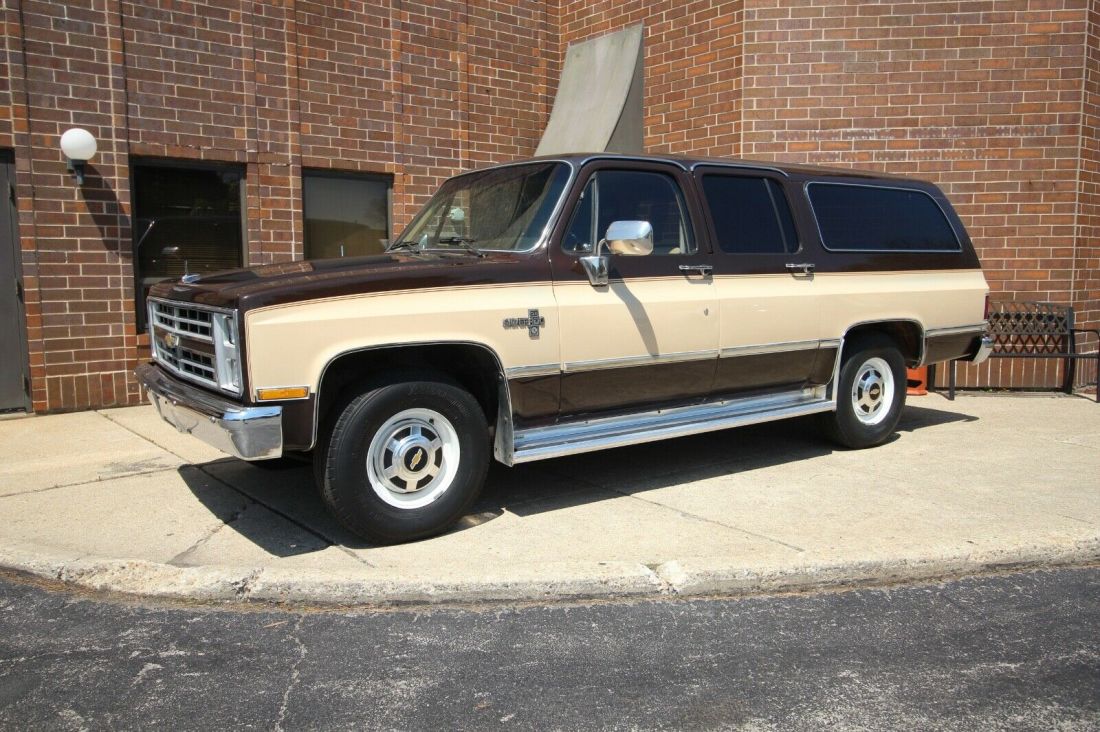 1985 Chevrolet Suburban Silverado C20 - MINT - photo 2