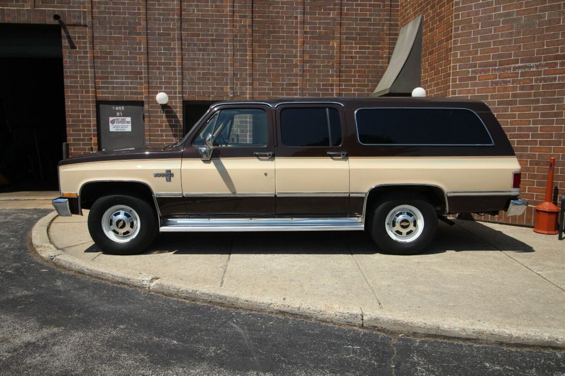 1985 Chevrolet Suburban Silverado C20 - MINT - photo 3