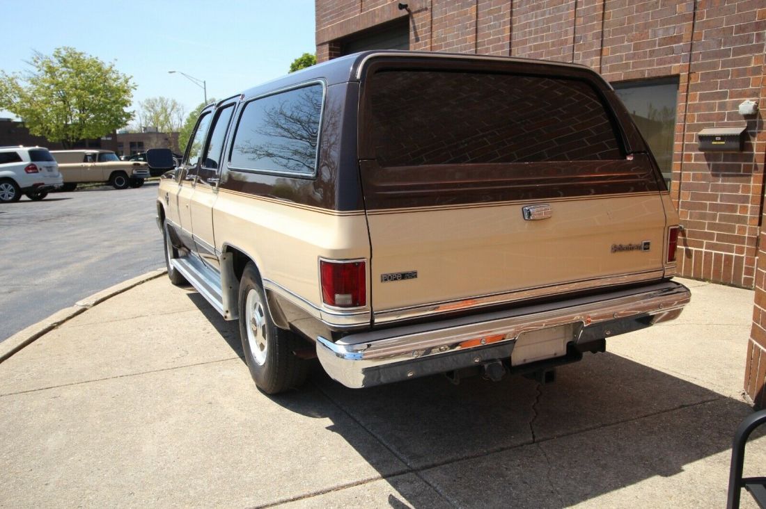 1985 Chevrolet Suburban Silverado C20 - MINT - photo 4