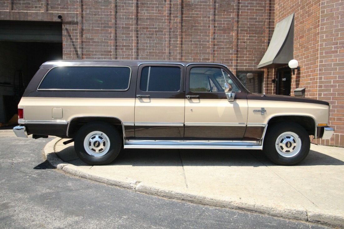 1985 Chevrolet Suburban Silverado C20 - MINT - photo 5