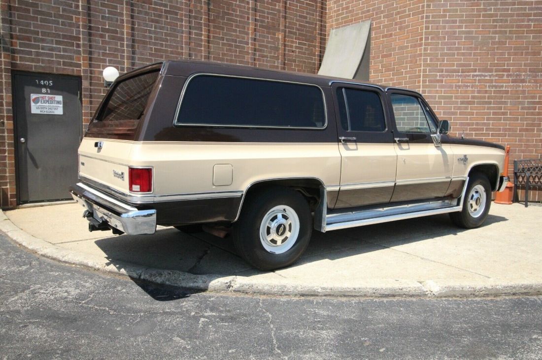 1985 Chevrolet Suburban Silverado C20 - MINT - photo 6