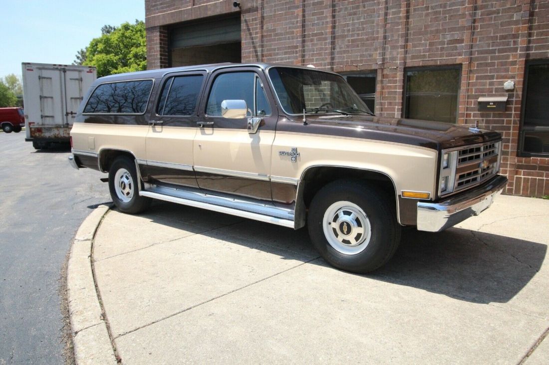 1985 Chevrolet Suburban Silverado C20 - MINT - photo 7