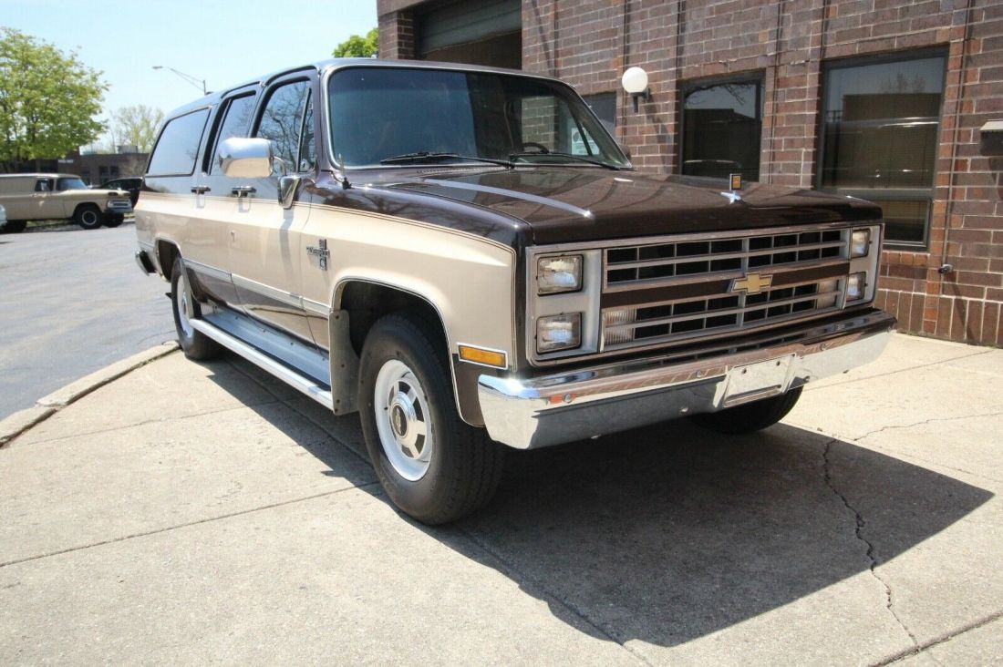 1985 Chevrolet Suburban Silverado C20 - MINT - photo 8