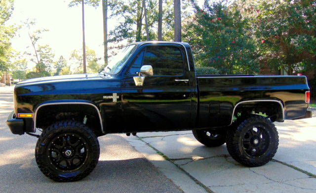 1985 Chevrolet Silverado 1500 4x4 CHEBVY FRAME OFF LIFT NEW 402 BIG BLOCK 700R4 - photo 2