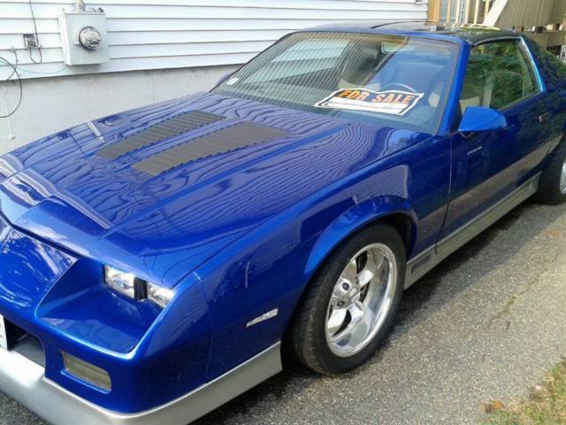 1985 Chevy Camaro. Under 72.5k, 17" custom rims, bear brakes, tuned suspension. 1985 Chevrolet Camaro Silver
