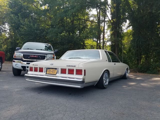 1985 Chevy Caprice, air bagged,14" wires Lowrider 1985 Chevrolet Caprice