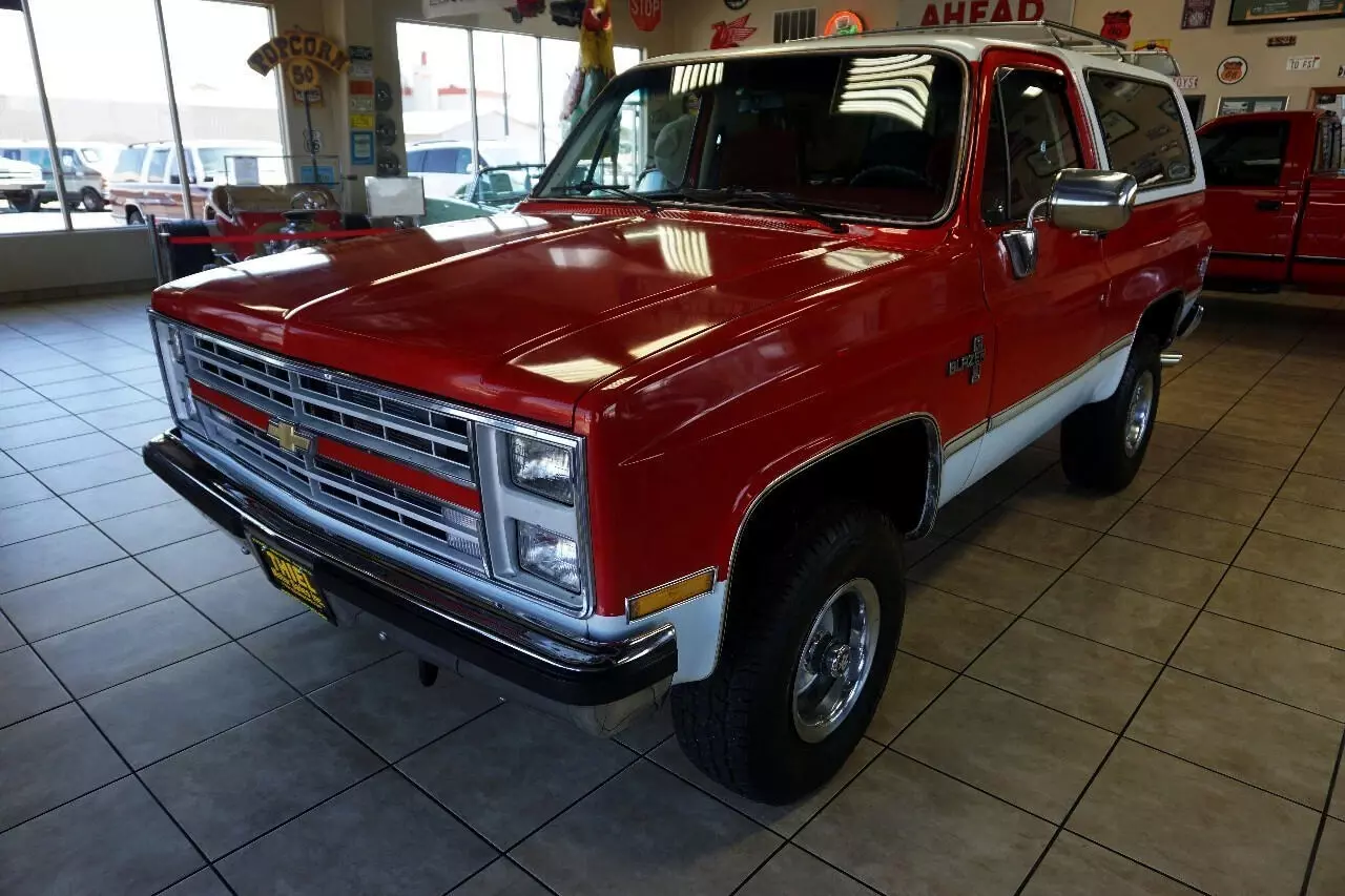 1985 Chevrolet K5 Blazer Silverado 4X4 - ORIGINAL MILES! - photo 3