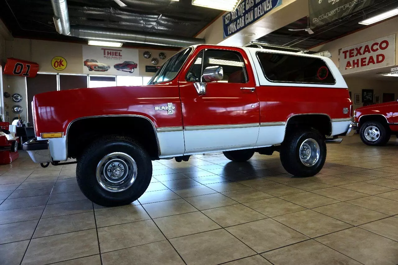 1985 Chevrolet K5 Blazer Silverado 4X4 - ORIGINAL MILES! - photo 4