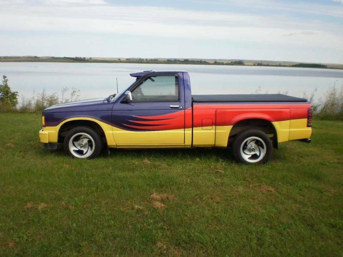 1985 Chevrolet S-10 Sport 2dr Standard Cab LB - photo 4