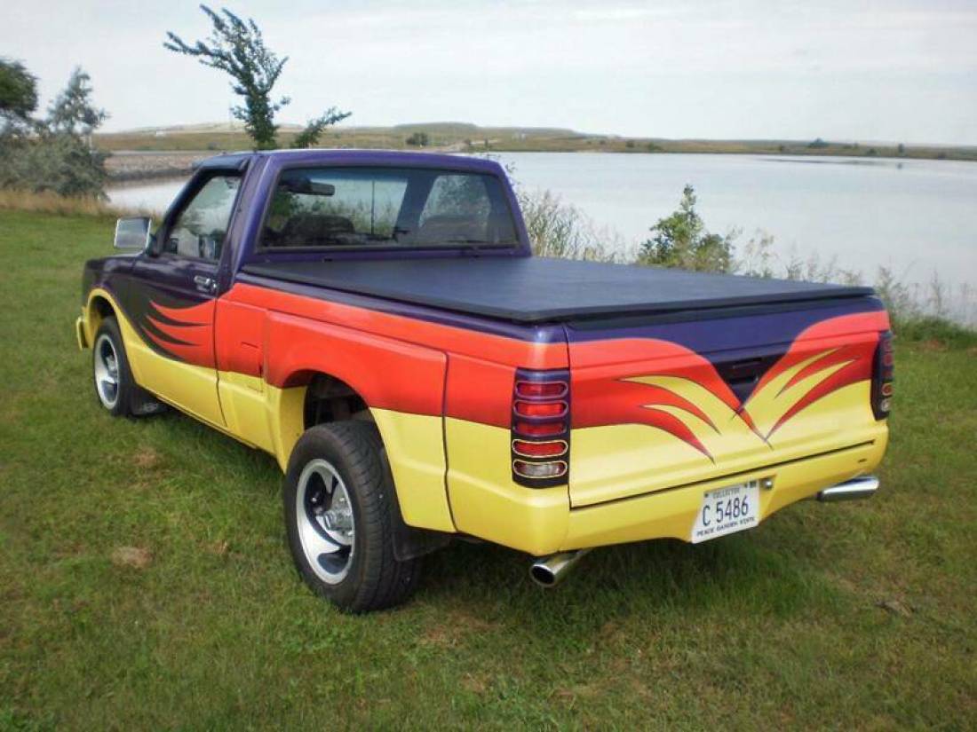 1985 Chevrolet S-10 Sport 2dr Standard Cab LB - photo 6