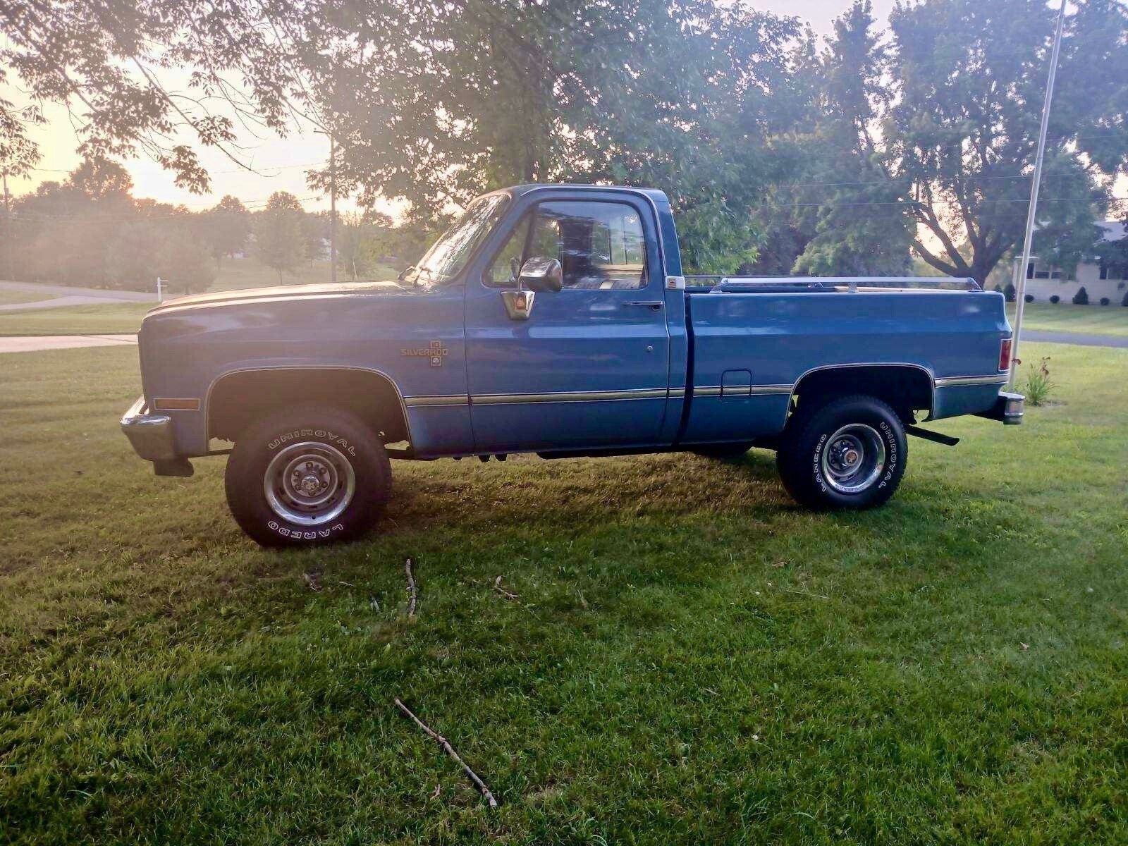 1985 Chevrolet 1/2 Ton Pickup - photo 2
