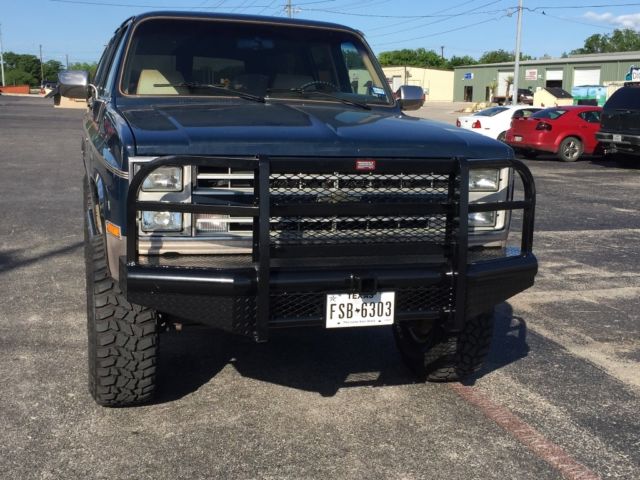 1985 Chevrolet Suburban K2500 - photo 2