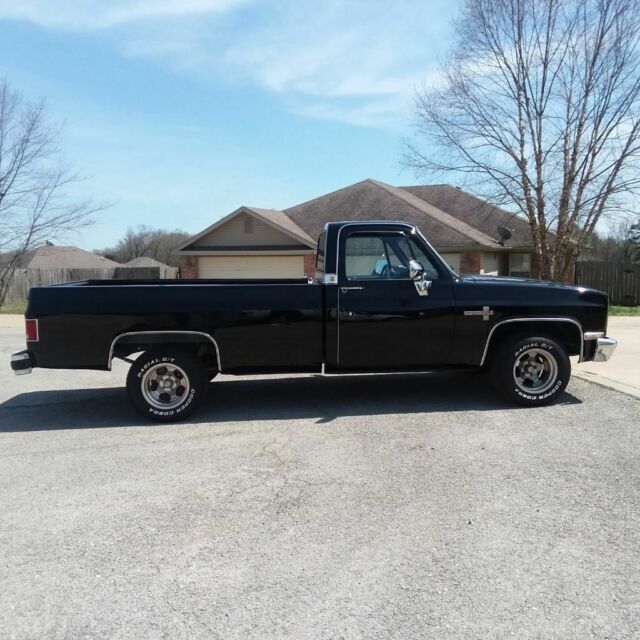 1985 Chevrolet C-10 New paint, bedliner & interior - photo 2