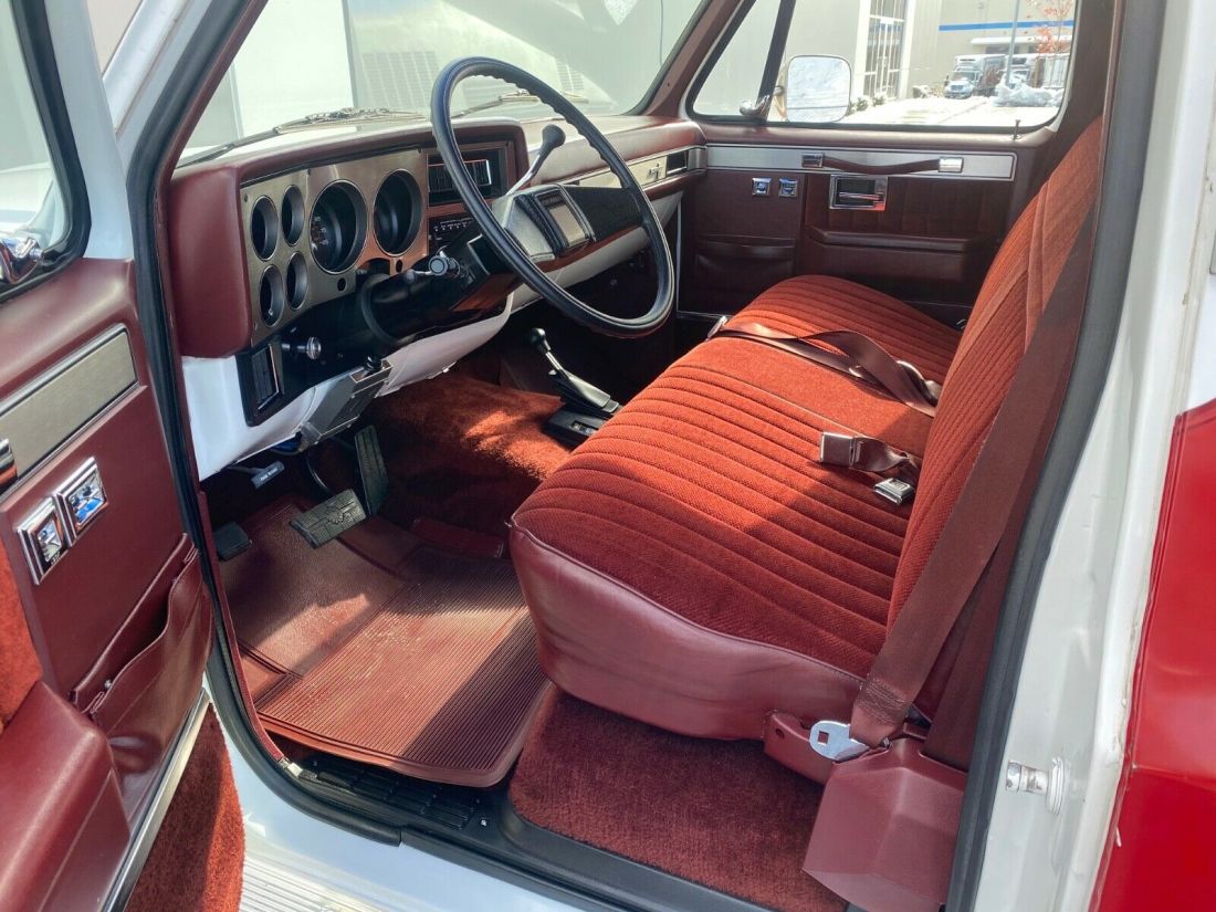 1985 Chevrolet C/K Pickup 2500 ONLY 39,225 ACTUAL MILES ONE FAMILY OWNED K20 4X4 - photo 10