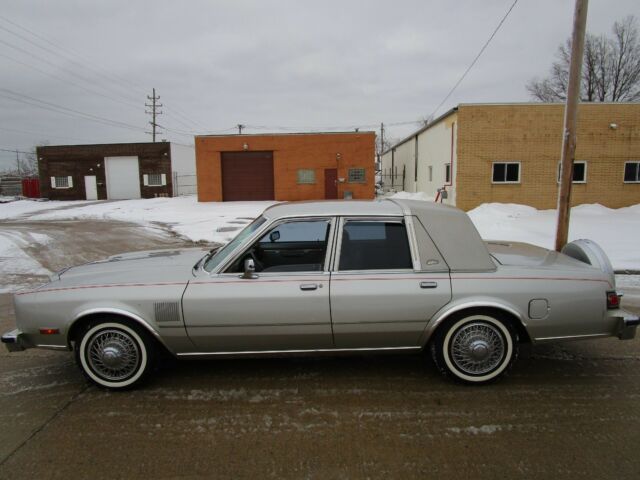 1985 Chrysler Fifth Avenue NO RESERVE AUCTION - LAST HIGHEST BIDDER WINS CAR! - photo 4
