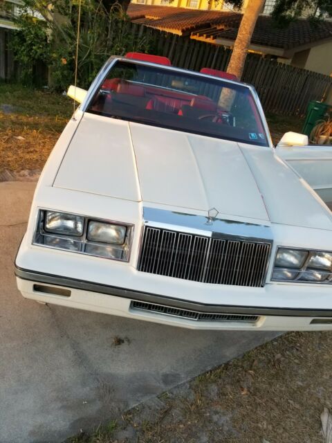 1985 Chrysler LeBaron convertible - photo 2