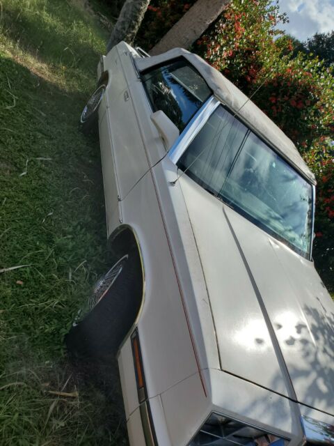 1985 Chrysler LeBaron convertible - photo 4