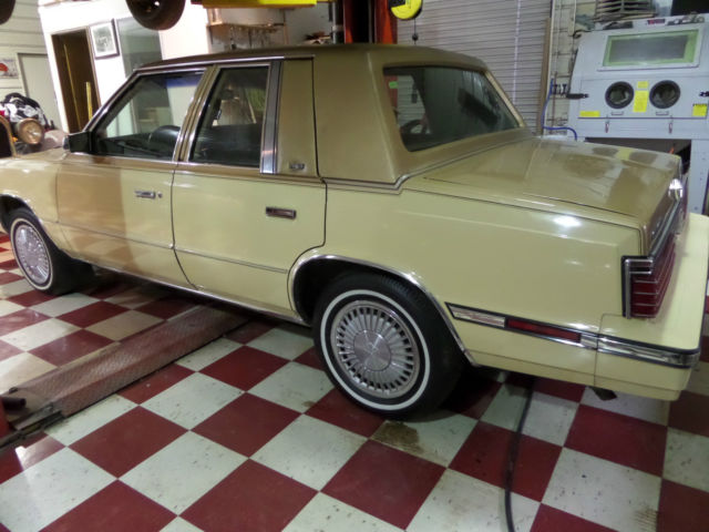 1985 Chrysler LeBaron - photo 2