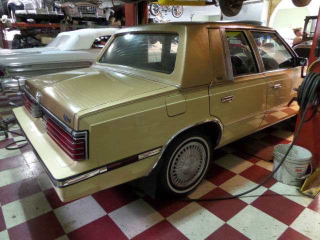 1985 Chrysler LeBaron - photo 3