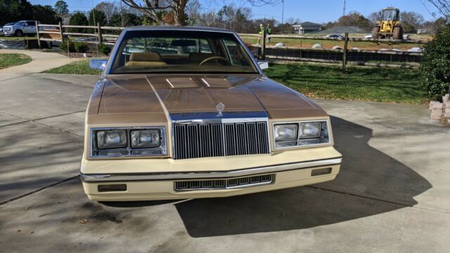 1985 Chrysler LeBaron Mark Cross package - photo 2