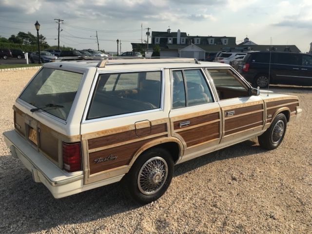 1985 Chrysler Town & Country LeBaron - photo 2