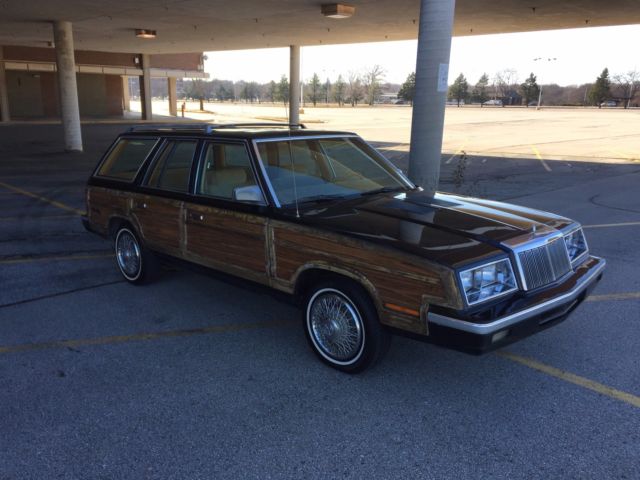 1985 Chrysler Town & Country - photo 4