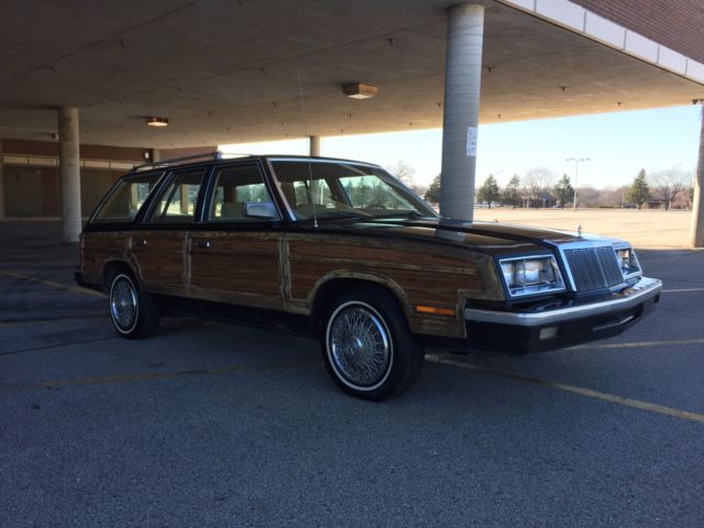 1985 Chrysler Town & Country - photo 5