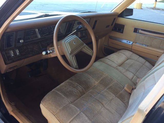 1985 Chrysler Town & Country - photo 6