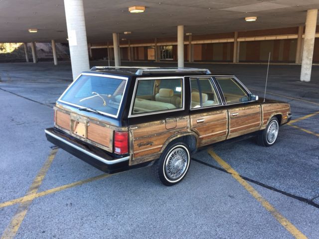 1985 Chrysler Town & Country - photo 9