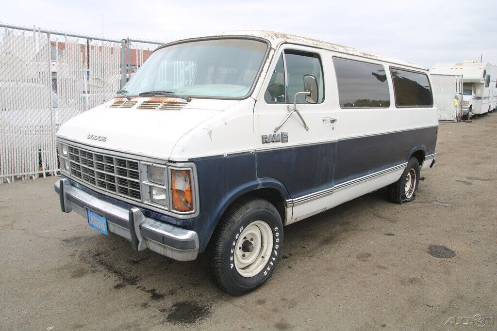 1985 Dodge Ram Van B250 - photo 2