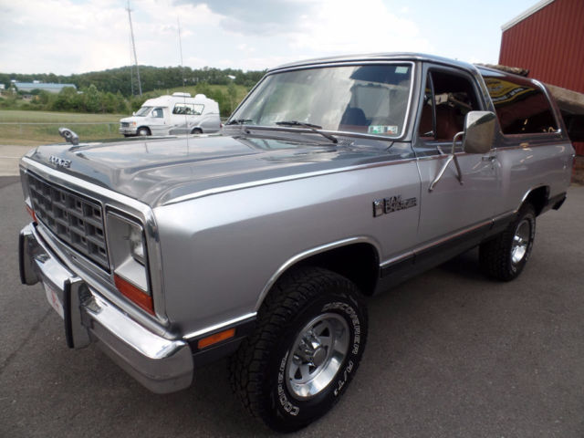 1985 Dodge Ramcharger 4x4 2-door SUV 4-speed manual Stick Shift - photo 7