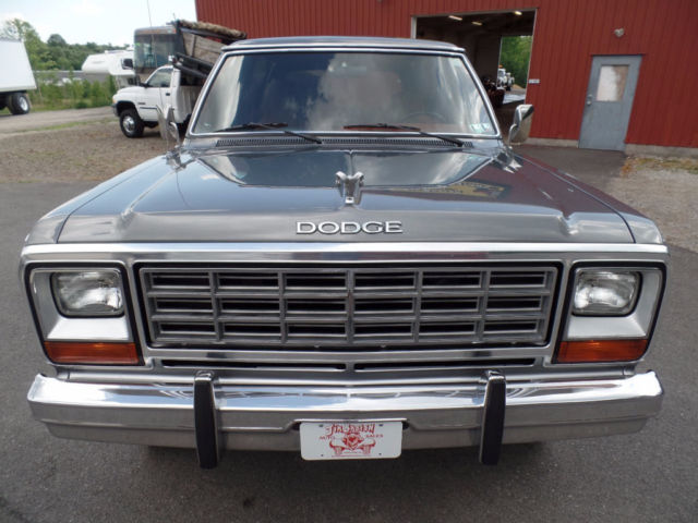 1985 Dodge Ramcharger 4x4 2-door SUV 4-speed manual Stick Shift - photo 8