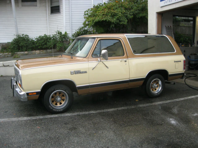 1985 Dodge Ramcharger Cloth Interior - photo 2