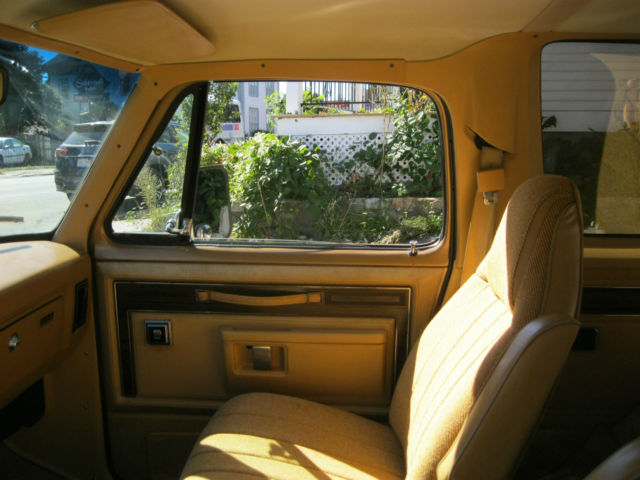 1985 Dodge Ramcharger Cloth Interior - photo 8