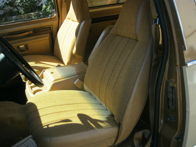 1985 Dodge Ramcharger Cloth Interior - photo 9