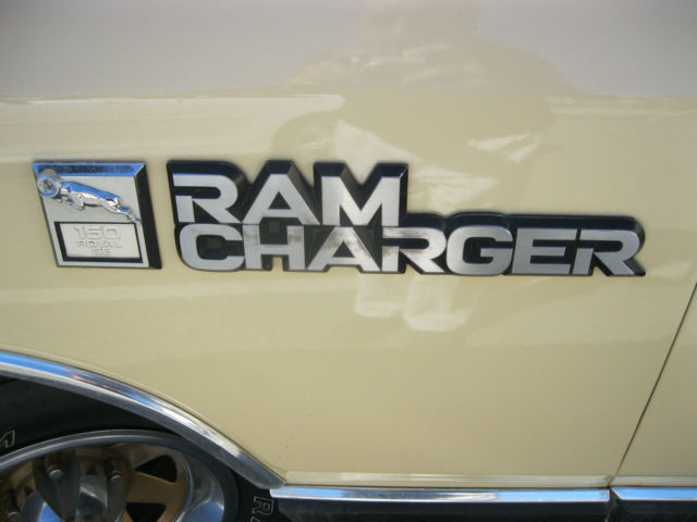 1985 Dodge Ramcharger Cloth Interior - photo 6