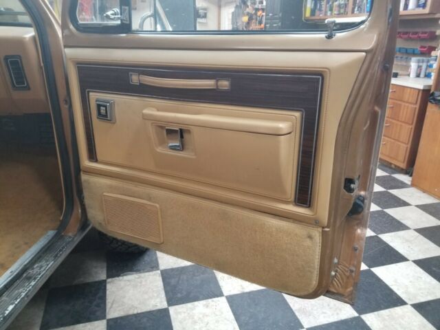 1985 Dodge Ramcharger Royal SE prospector 4x4 - photo 5