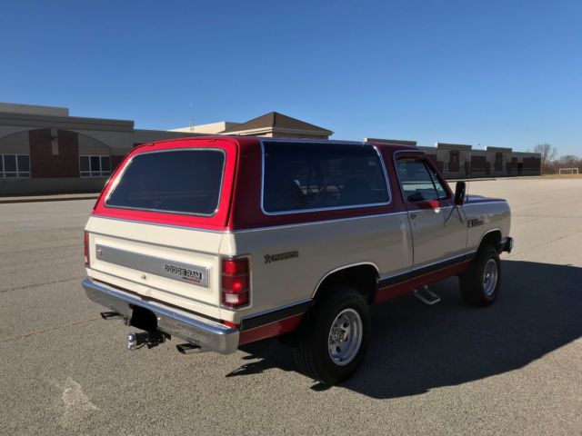 1985 Dodge Ramcharger RAM 150 Royal SE - photo 4
