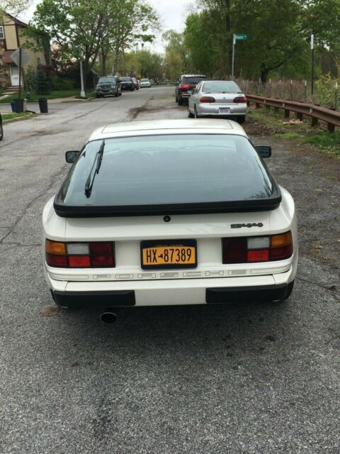 1985 Porsche 944 - photo 5