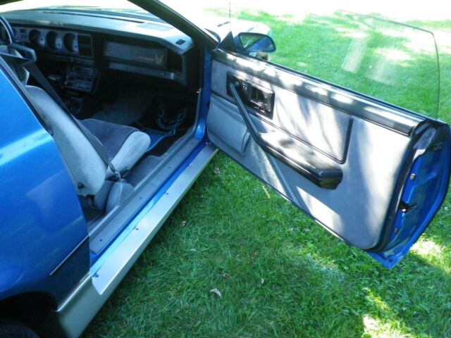 1985 Pontiac Firebird Trans Am - photo 7