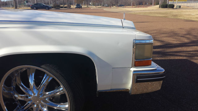 1985 Cadillac Fleetwood - photo 2