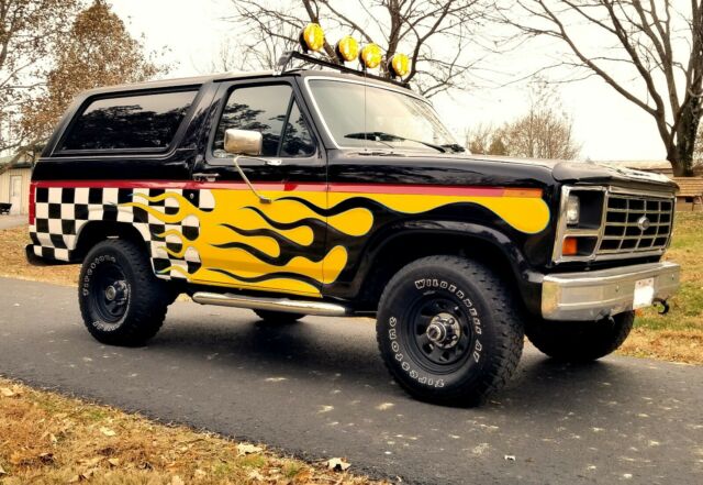 1985 Ford Bronco Custom Show Truck - photo 9