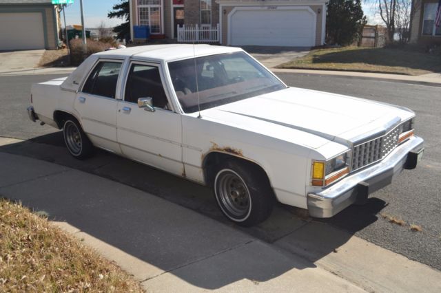 1985 Ford Crown Victoria 4 Door - photo 2