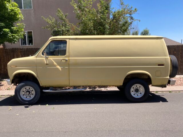 1985 FORD E-250 ECONOLINE 4X4 CAMPER VAN 1985 Ford E-Series Van